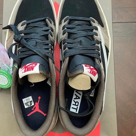 Athletic_Shoes